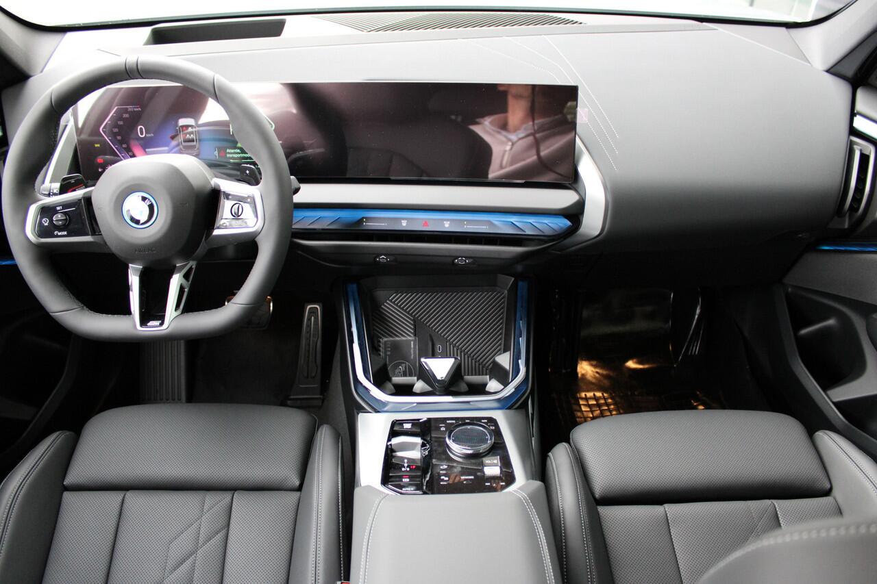 BMW X3 30e xDrive M Sport Automaat / Panoramadak / Trekhaak / Sportstoelen / Adaptieve LED / Parking Assistant Plus / Comfort Access / Stuurverwarming