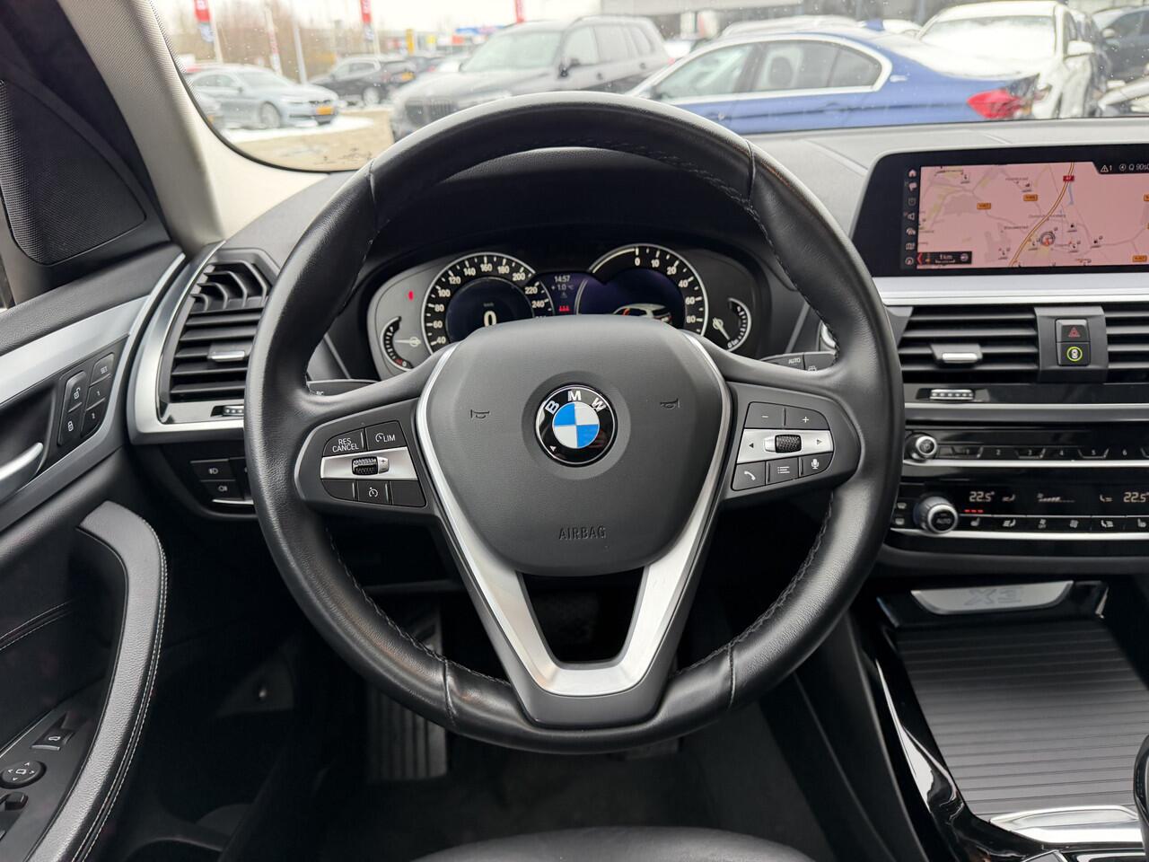 BMW X3 xDrive30e High Executive Leer Panoramadak Trekhaak Adaptieve LED 19 Inch Keyess Entry Head-Up Display Carplay Elek Stoelverstelling