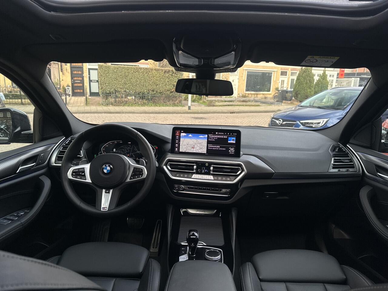 BMW X4 xDrive20i High Executive Laser/Panorama Dak/Trekhaak/Carbon black.