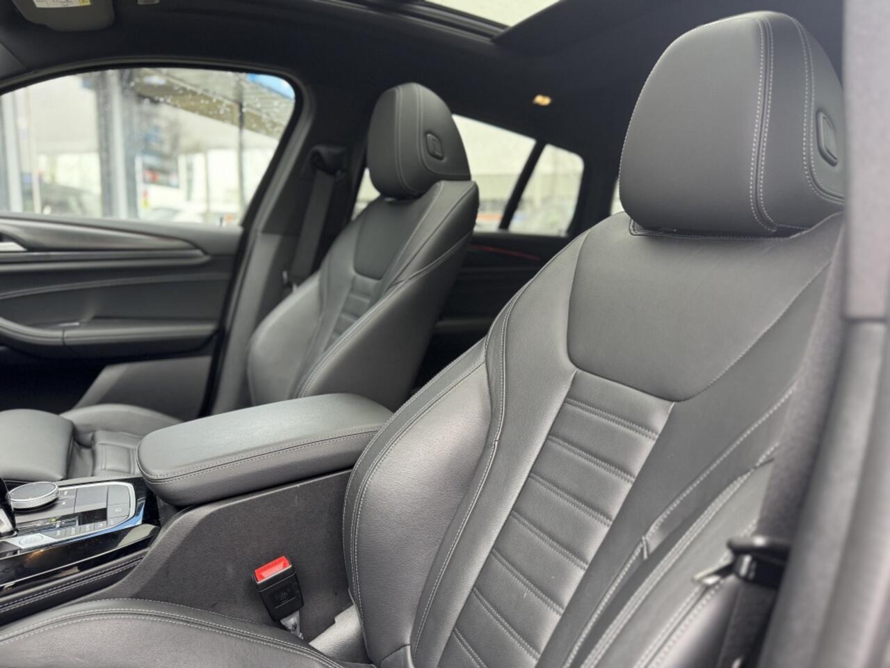 BMW X4 xDrive20i Business Edition + | Pano | M Pakket | Laser