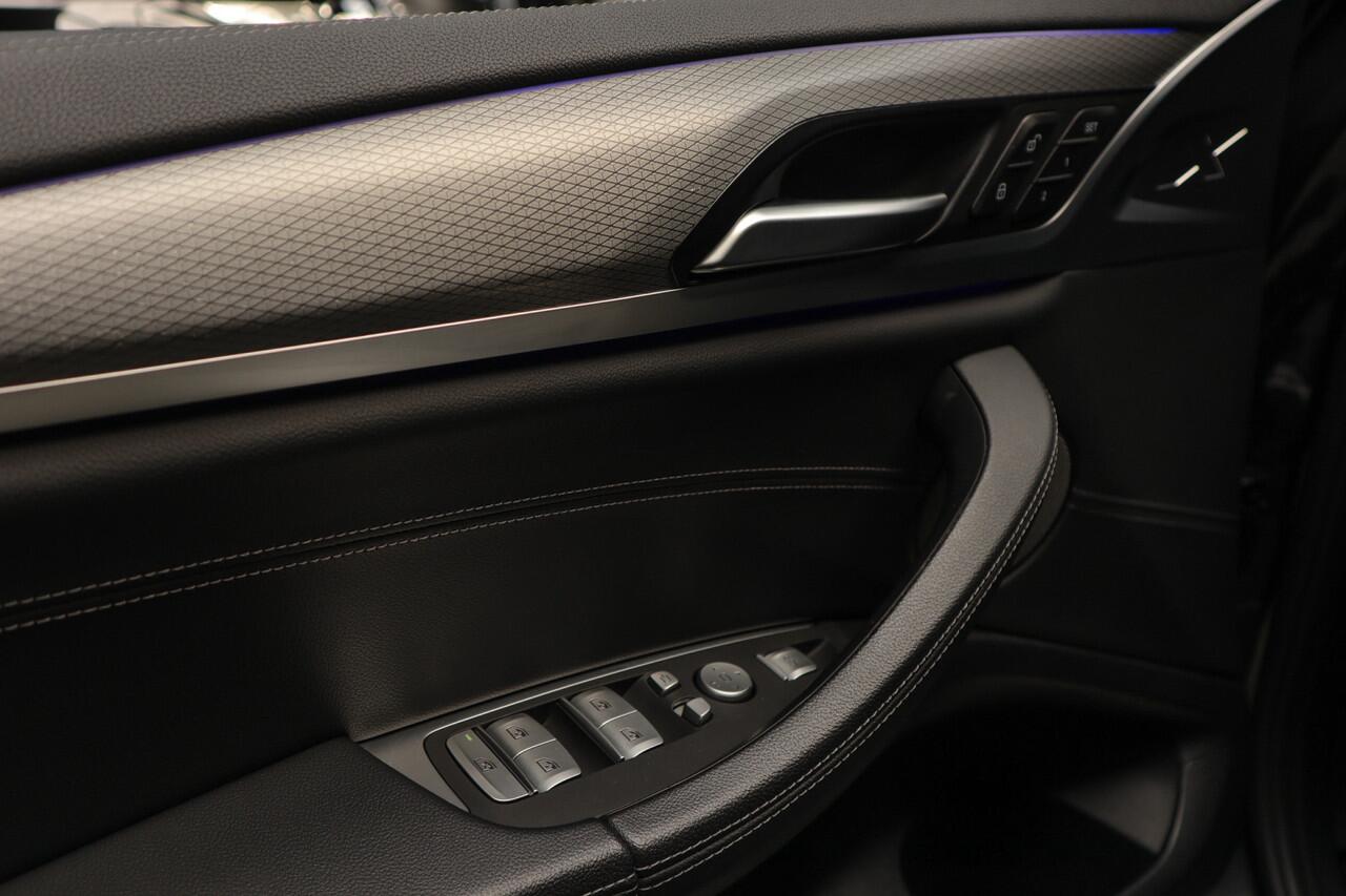 BMW X4 M40i HUD Panodak 360° Harman K Leer ACC Navi Keyless Entry & Go Elektr. uitklapbare trekhaak Elektr. bedienbare achterklep Memory seats Climate voor & achter PDC Zwarte hemelbekleding 21 inch LM v