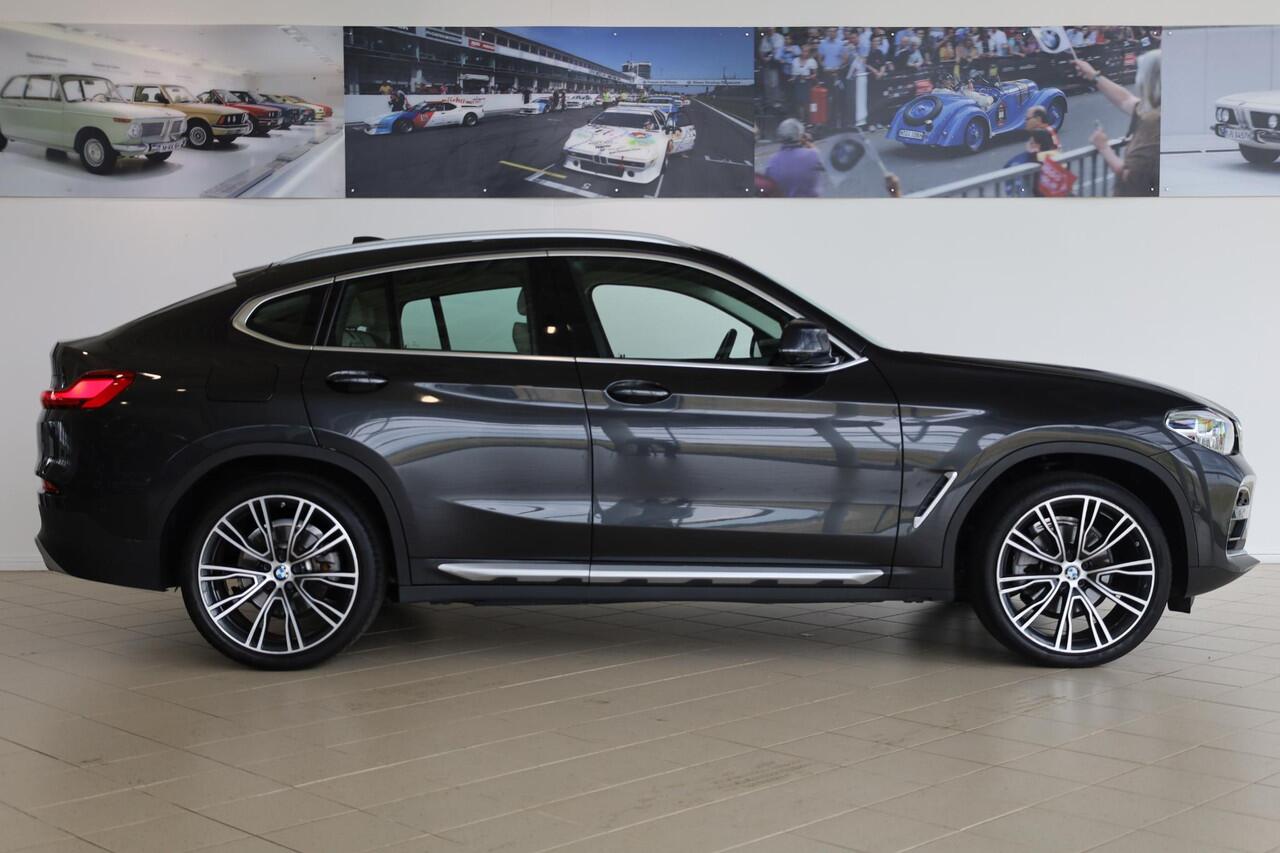 BMW X4 xDrive20i High Executive | xLine | Parking Pack | Comfort Access | Adaptieve LED koplampen | Harman Kardon |