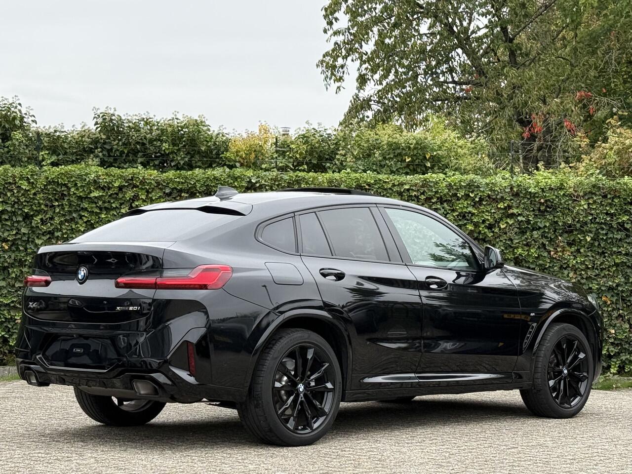 BMW X4 xDrive20i | M-Sport | 20'' | Panorama | Camera | Getint Glas