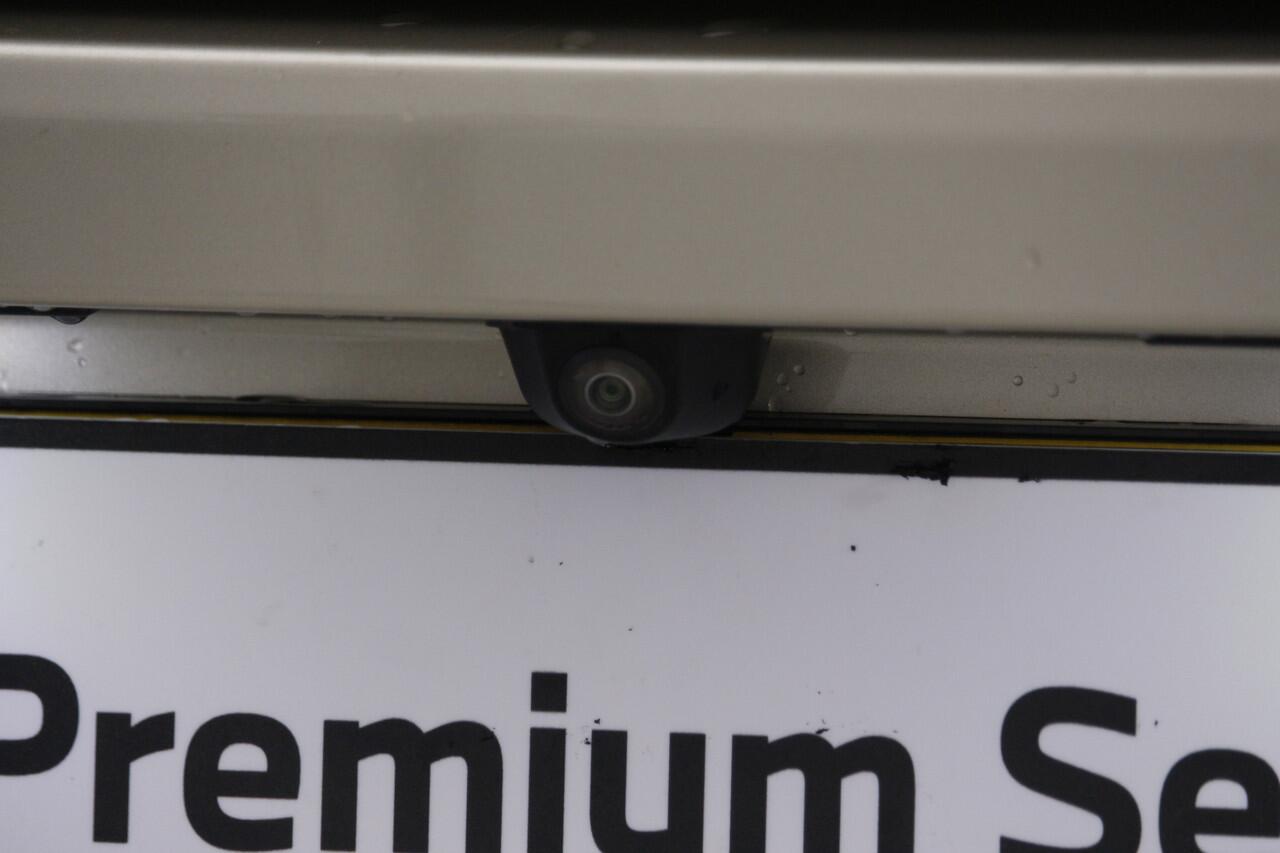 BMW X4 xDrive20i M-Sport | 19 inch | Camera | Trekhaak | Active Cruise Control