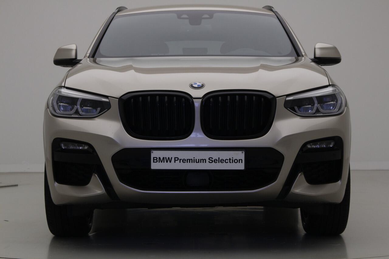 BMW X4 xDrive20i M-Sport | 19 inch | Camera | Trekhaak | Active Cruise Control