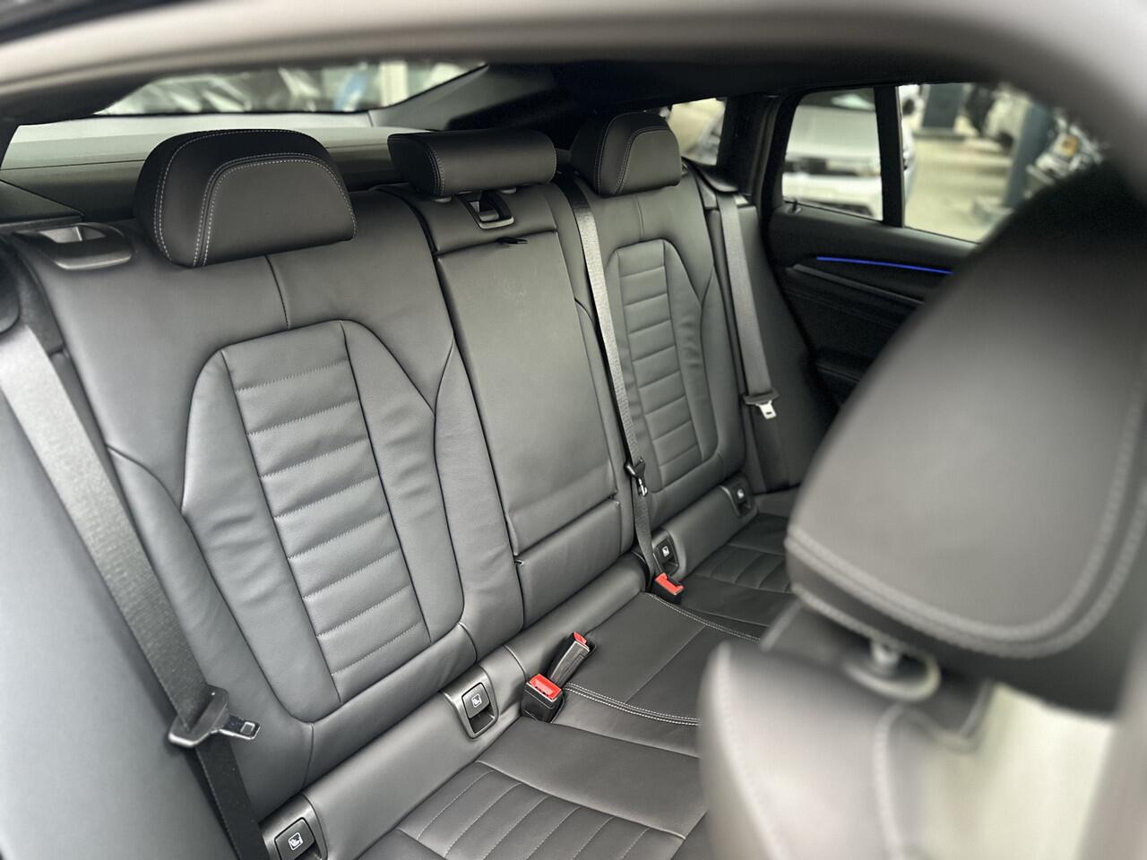 BMW X4 xDrive20i High Executive Laser/Panorama Dak/Trekhaak/Carbon black.