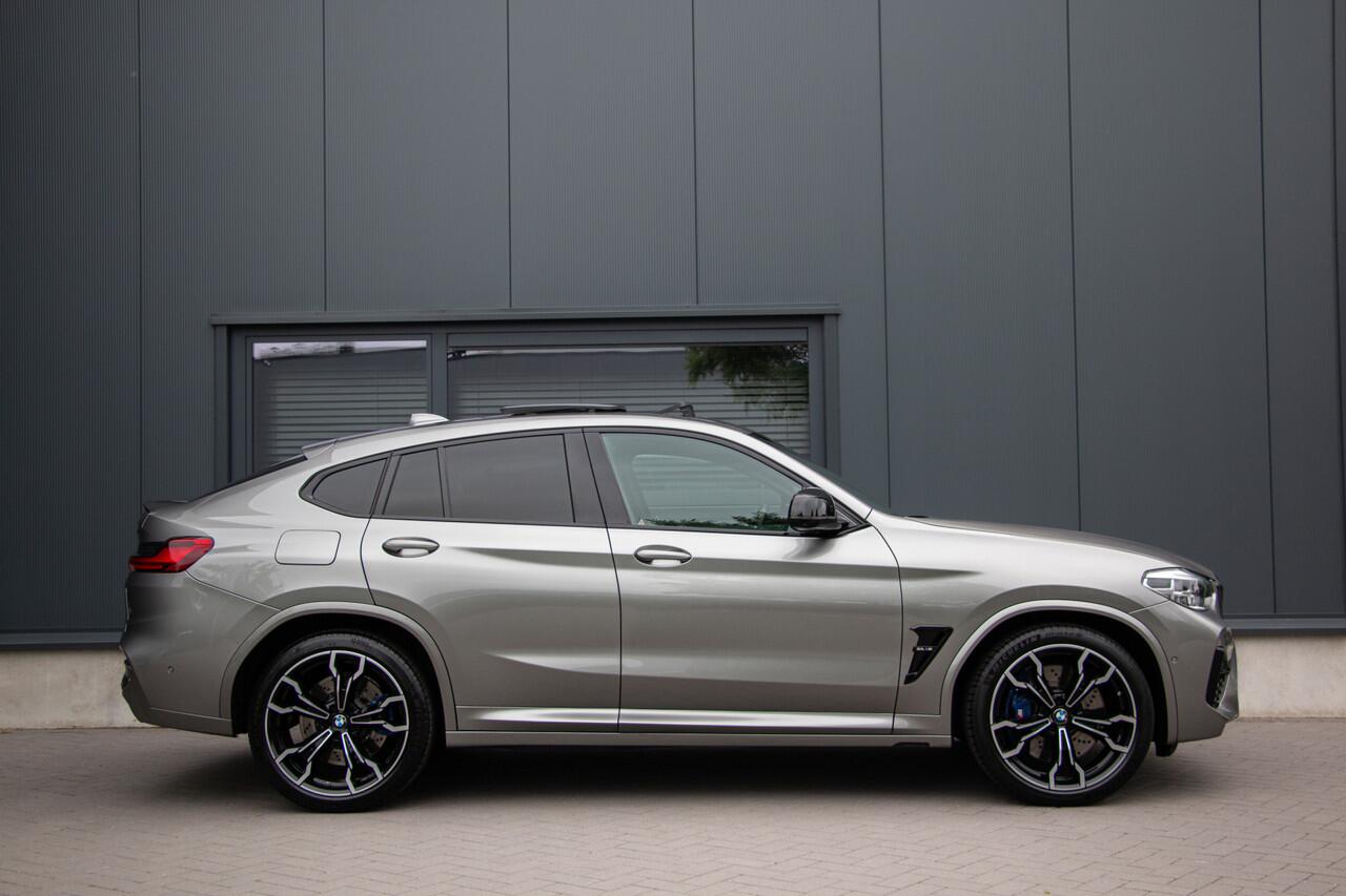 BMW X4 M Competition 510PK | 360 Cam | Head Up | Side Assist | Harman Kardon | E.TH 2400KG | Sportuitlaat | Carbon | 510PK | DAB+ | Ambiance Led | Adaptieve Led Koplampen | 21"| 3 Zone Airco | Botswaarschuwing | ¤157.940 N.P | Apple & Android Carplay | Memory | 