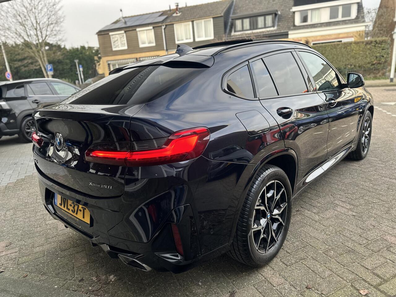 BMW X4 xDrive20i High Executive Laser/Panorama Dak/Trekhaak/Carbon black.