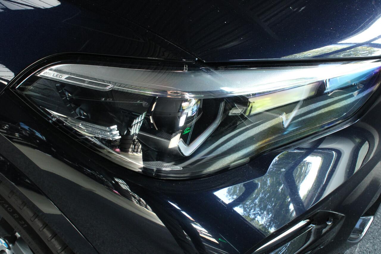 BMW X5 xDrive45e M-sport HUD 360° ACC Matrix Leer Navi PDC Memory seats Elektr. bedienbaar achterklep Elektr. uitklapbare trekhaak Sportstoelen Luchtvering Stoelverwarming 21'' LM velgen BTW auto