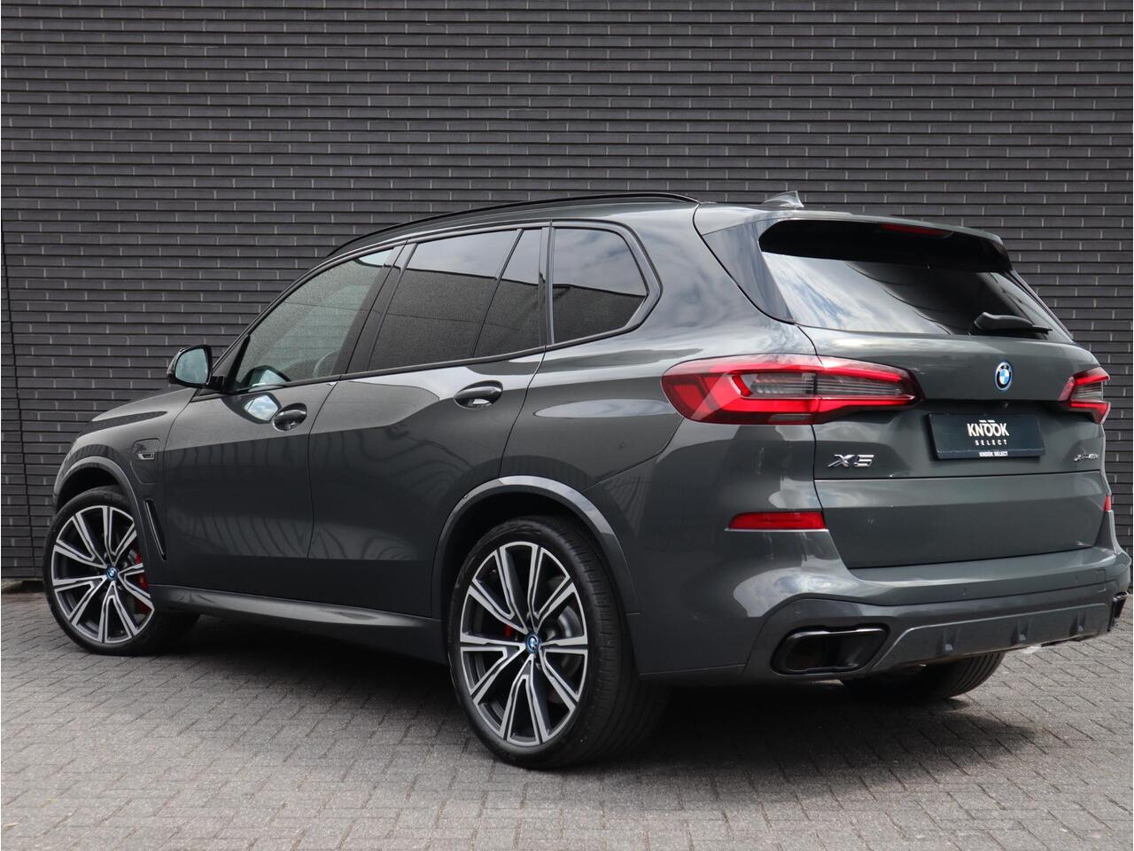 BMW X5 xDrive45e High Executive M Sport Pakket Automaat / Live Cockpit Professional / Panoramadak Sky Lounge / 22 Inch / Laserlicht / Trekhaak / Sportstoelen met Massagefunctie/ Luchtvering / Driving Assistant Professional / Nappa Leder