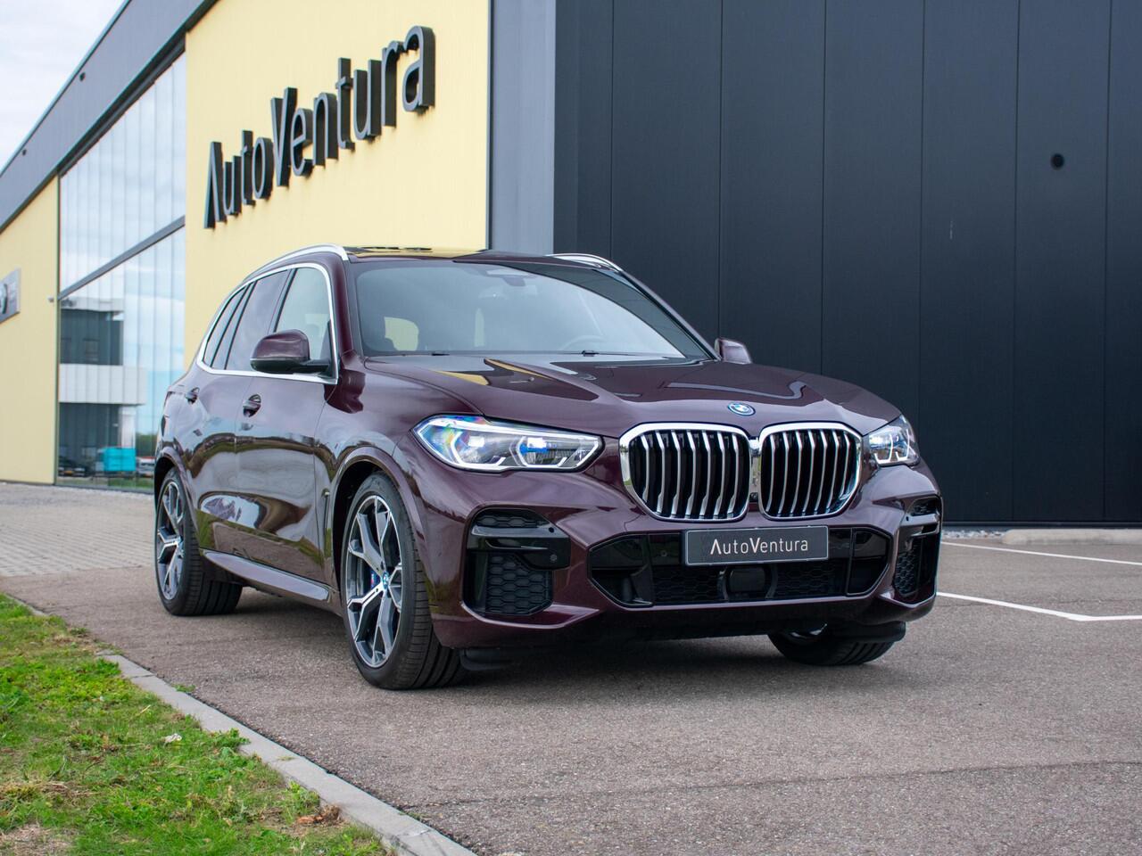 BMW X5 xDrive45e High Executive | Achteras besturing | Driving Prof | Pano | | Alcantara hemelbkl. | 360 camera | 21" l M Sport