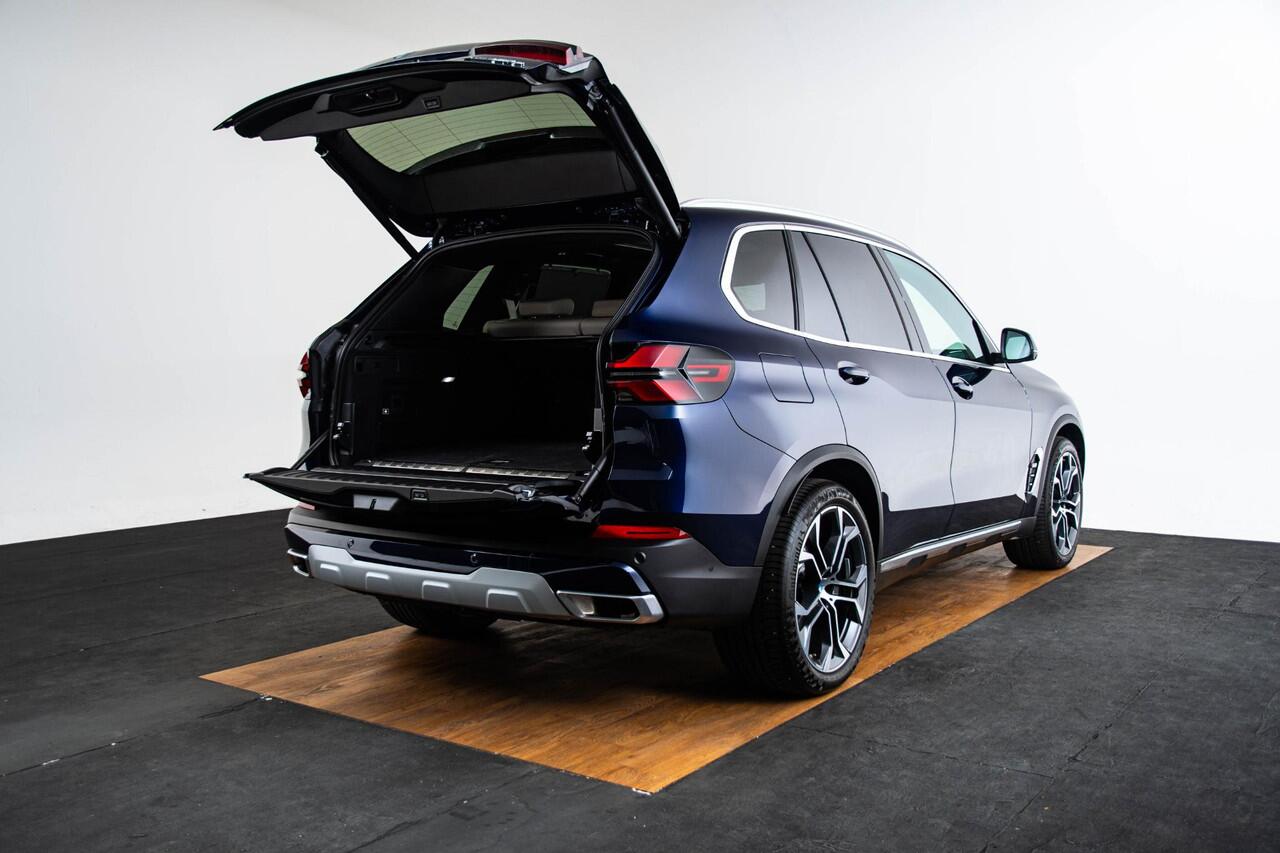 BMW X5 xDrive50e Panoramadak - Parkin/Driving Professional - Active Protection - Harman Kardon - Warmte Comfort Pack - Comfortstoelen - Travel & Comfort systeem - Comfort Access - Getinte Ruiten - Zonneschermen -