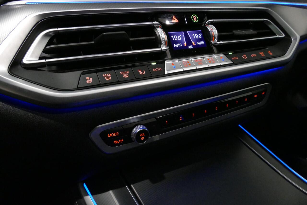 BMW X5 xDrive45e High Executive / M Sport / Panoramadak / Soft-close / Koplamp Laser / Elektr. verstelbare voorstoelen + memory / Luchtvering / Stoelverwarming voor + achter / Stoelventilatie / Head-Up Display / Apple Carplay - Andriod Auto / Ambiente verlichtin