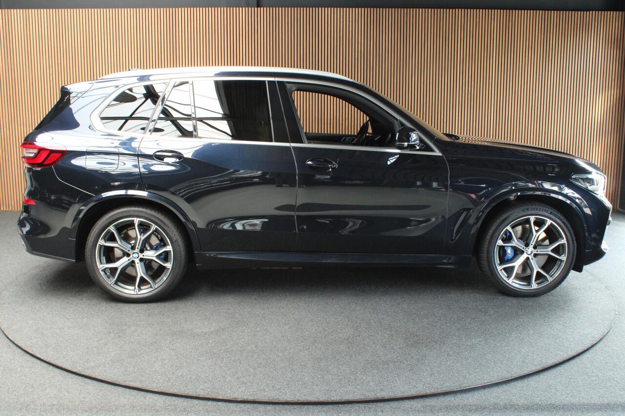 BMW X5 xDrive45e M-sport HUD 360° ACC Matrix Leer Navi PDC Memory seats Elektr. bedienbaar achterklep Elektr. uitklapbare trekhaak Sportstoelen Luchtvering Stoelverwarming 21'' LM velgen BTW auto