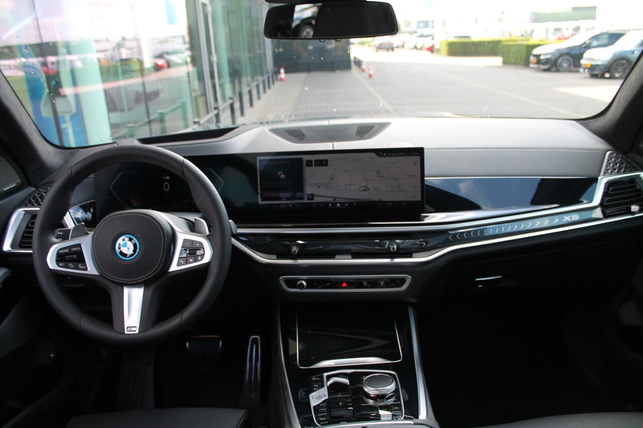 BMW X5 xDrive50e High Executive M Sport Automaat / Panoramadak Sky Lounge / Trekhaak / Soft-Close / Parking Assistant Professional / Adaptieve LED / Active Steering