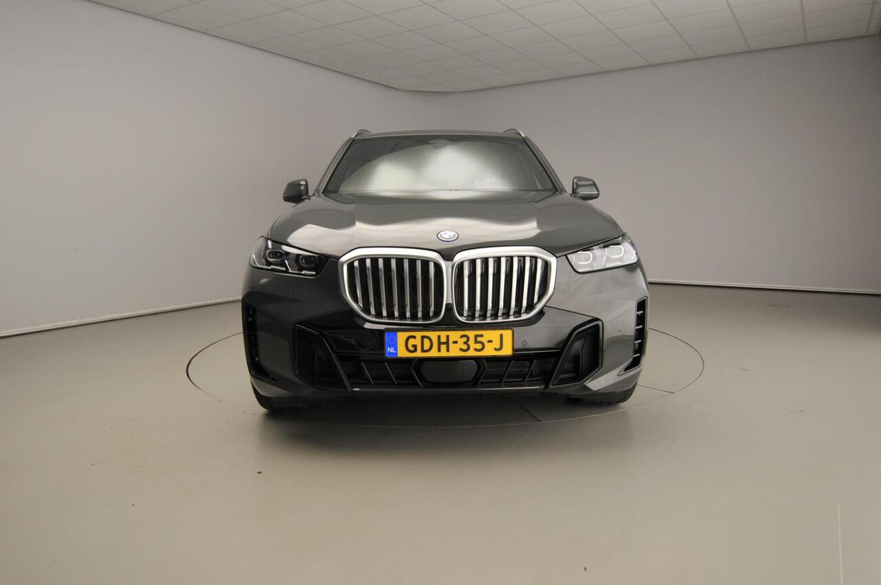 BMW X5 xDrive50e | M-Sportpakket | LED | Leder | HUD | Comfortzetels | Keyles go | Chrome line | DAB | Harman-kardon sound | Alu 21 inch