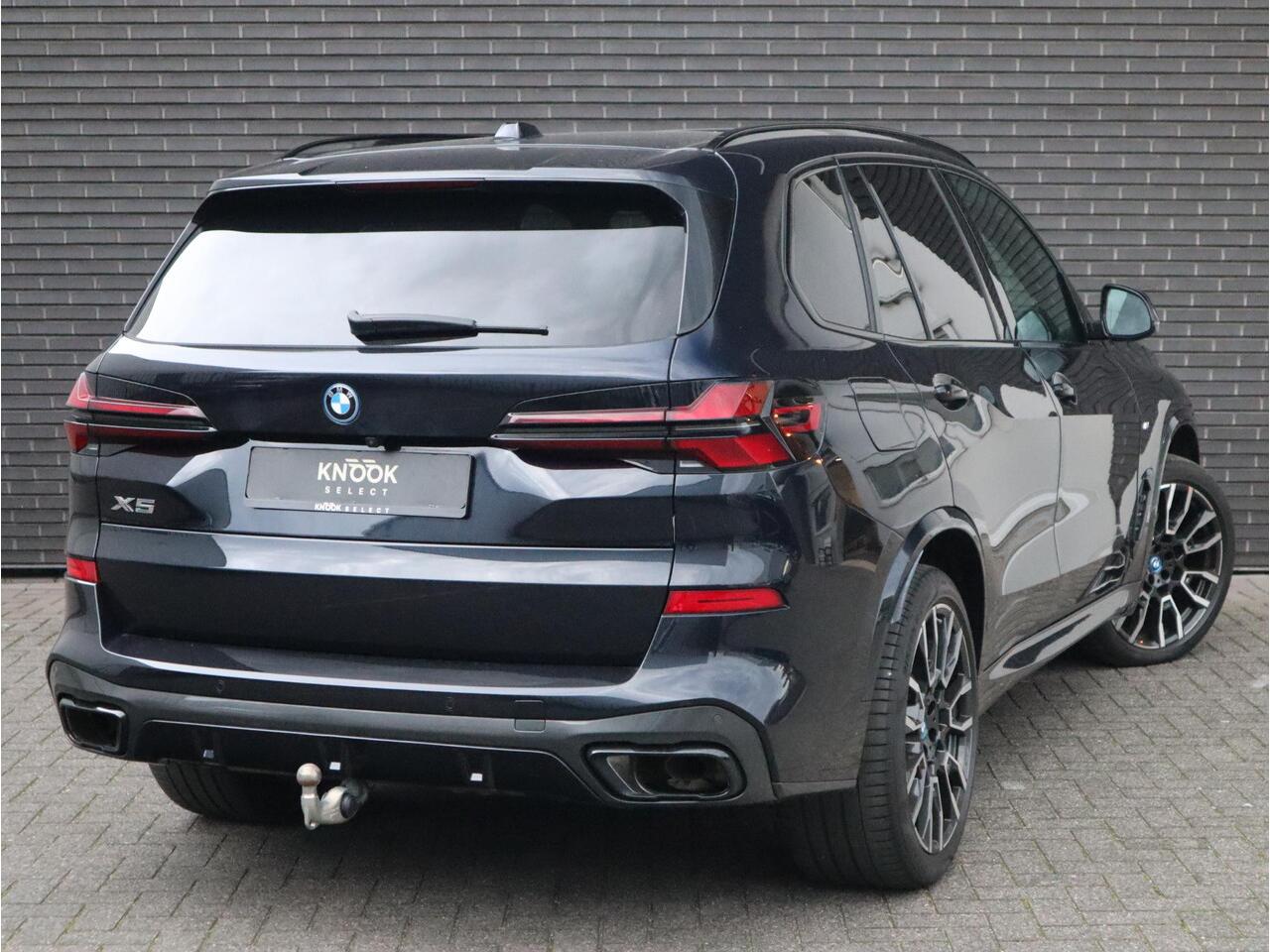 BMW X5 xDrive50e High Executive M Sport Pakket Automaat / Live Cockpit Plus / Panoramadak / Trekhaak / Luchtvering / Harman Kardon / Comfortstoelen / Warmtecomfortpakket / Sfeerverlichting / Active Protection / Shadow Line / 21 Inch