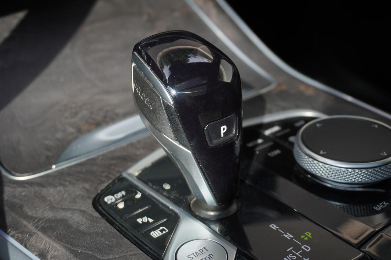 BMW X5 xDrive45e M Sportpakket | Driving Assistant Professional | Glazen panoramadak | Trekhaak met elektrisch wegklapbare kogel | HIFI System Harman Kardon | Head-Up Display | Stoelventilatie voor beide voorstoelen