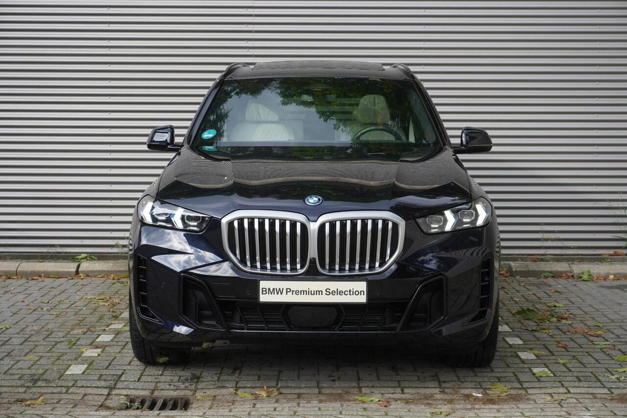 BMW X5 xDrive50e M Sportpakket | Comfort Pack | 21 inch LM M V-spaak (Styling 915 M) | Soft-Close | Glazen panoramadak | Driving Assistant Professional
