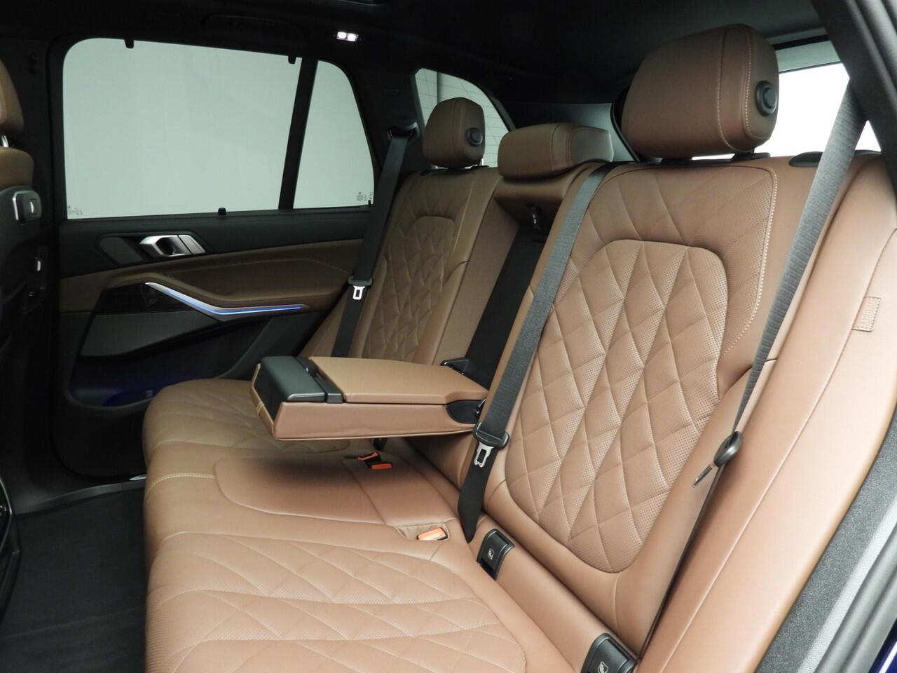 BMW X5 xDrive40d | M-Sportpakket LED | HUD | Schuifdak | Trekhaak | Comfortzetels | DAB | Harman-kardon sound | Alu 21 inch