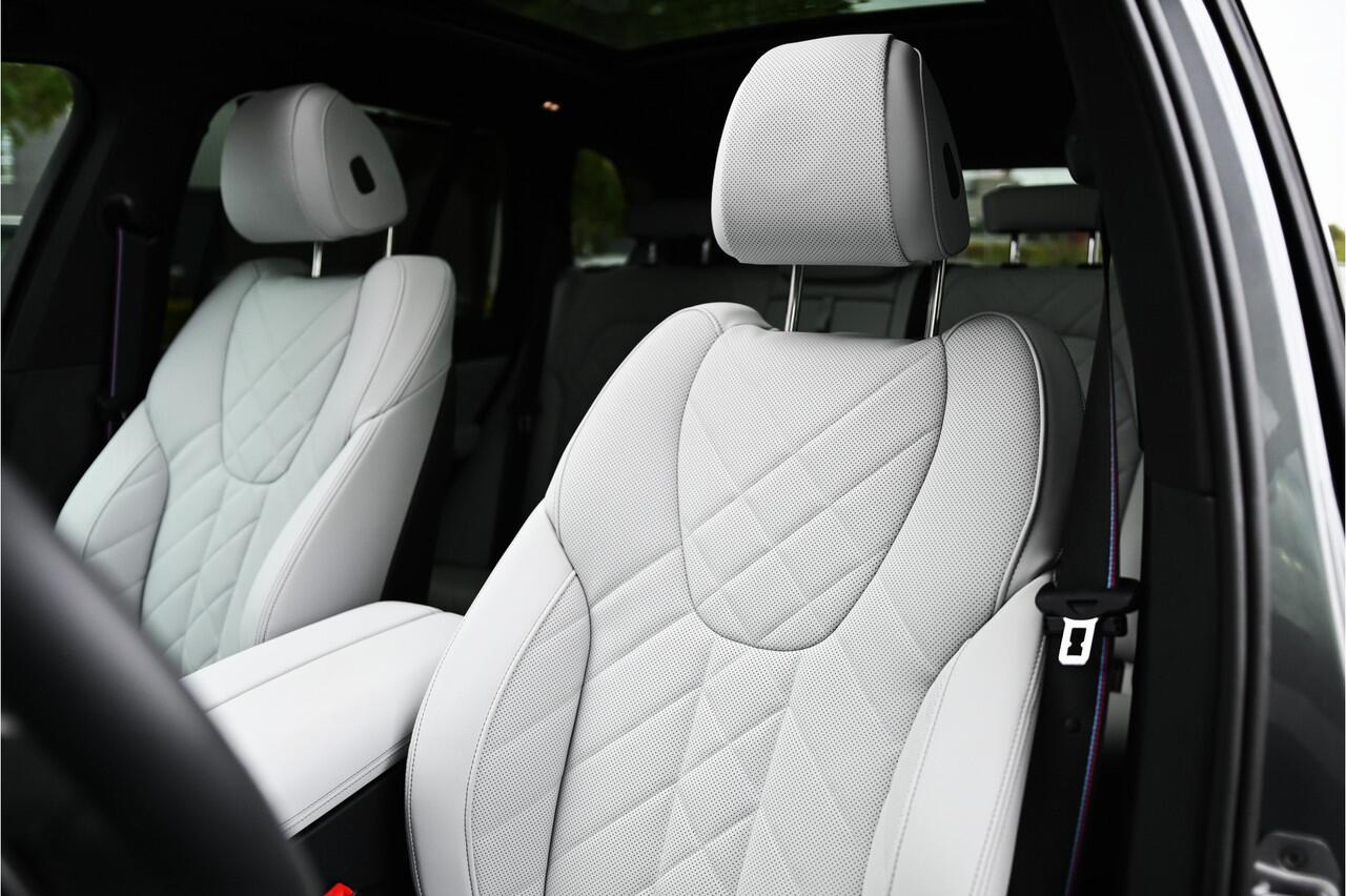 BMW X5 xDrive50e High Executive M Sport Automaat / Panoramadak / Trekhaak / Sportstoelen / Soft-Close / Parking Assistant Professional / Adaptief onderstel / Adaptieve LED / Harman Kardon