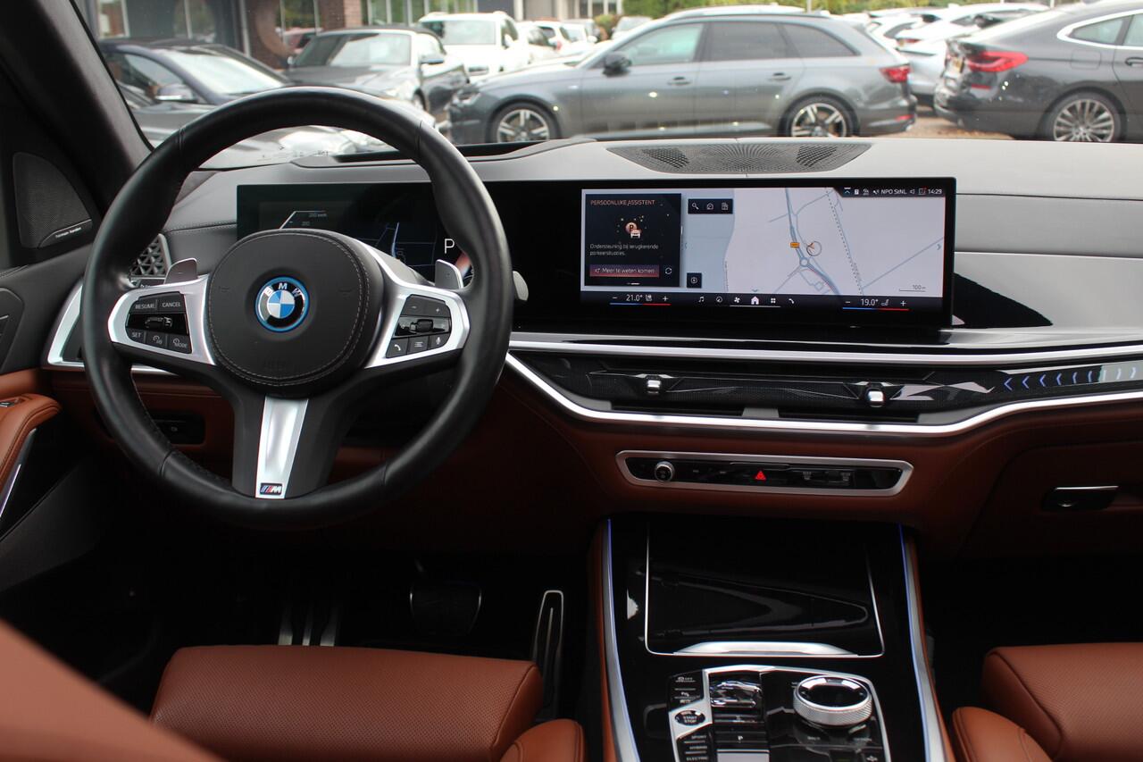 BMW X5 xDrive50e Launch Edition / Trekhaak / Panoramadak / 360Camera / Head-up / Stoelmassage / Softclose / 22'' / Harman Kardon / Skylounge / Keyless / Luchtvering / Stoelventilatie / Stoelverwarming 4x / 4zone Airco / DAB