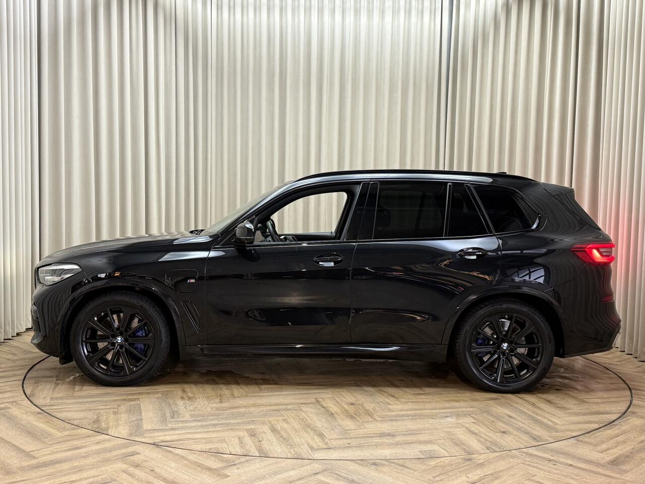 BMW X5 xDrive45e 395PK *M-Sport* BLACK EDITION / Harman Kardon / HUD / Memory / Keyless / Adaptive Cruise / Stuurverwarming / Camera / Elek. Trekhaak