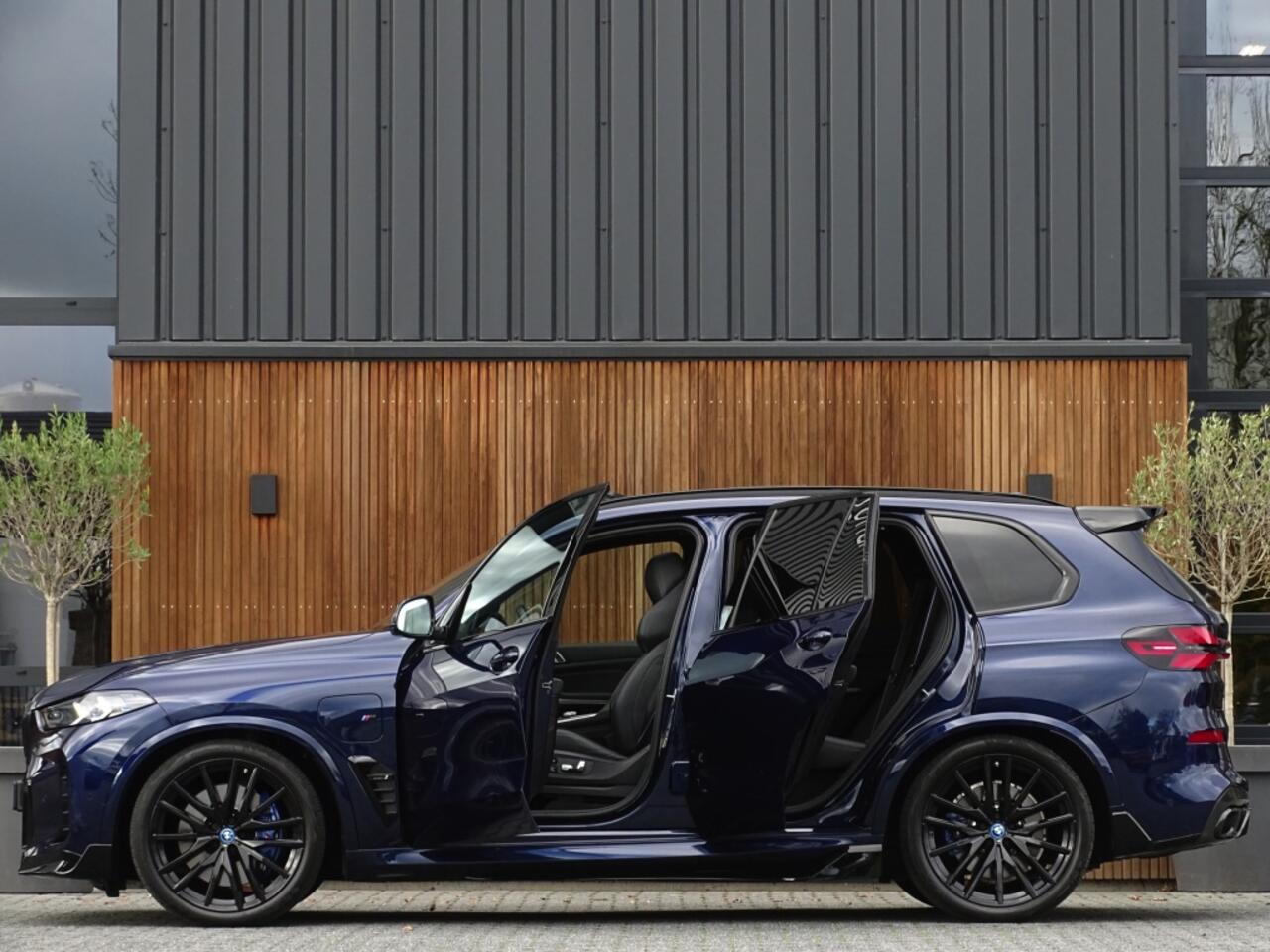 BMW X5 X5 50e X-drive 490PK / M- Individual / B&W / Carbon / 2024