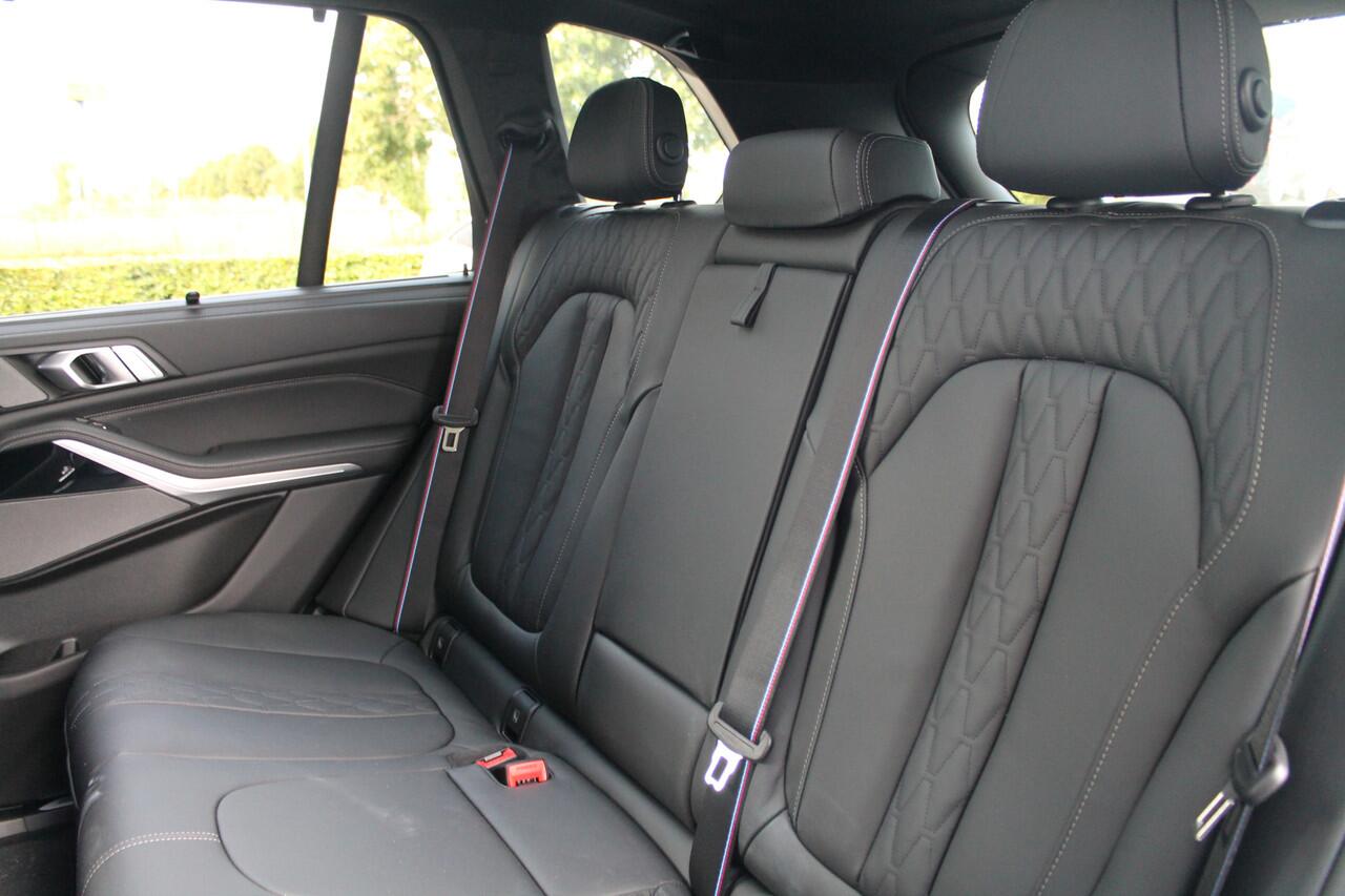 BMW X5 xDrive50e High Executive M Sport Automaat / Panoramadak Sky Lounge / Trekhaak / Soft-Close / Parking Assistant Professional / Adaptieve LED / Active Steering