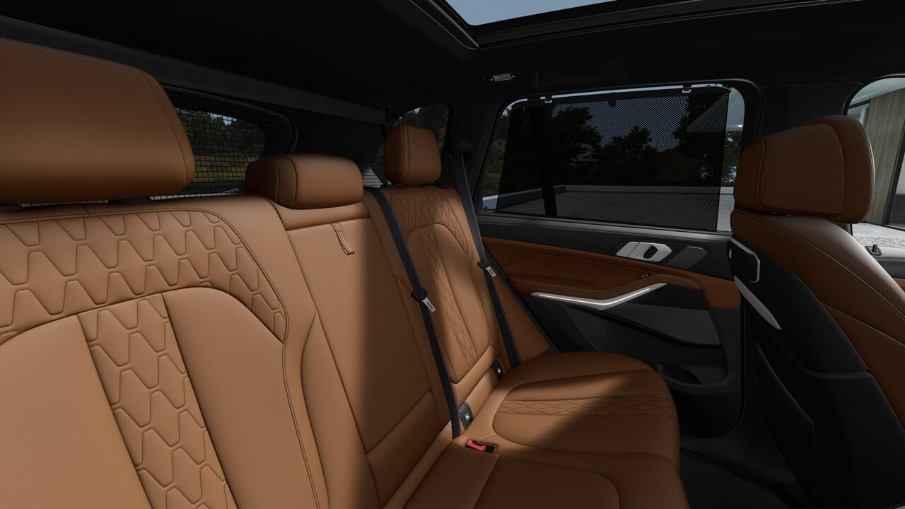 BMW X5 xDrive50e High Executive M Sport Automaat / Panoramadak / Trekhaak / Stoelventilatie / Soft-Close / Massagefunctie / Parking Assistant Professional / Adaptieve LED / Harman Kardon