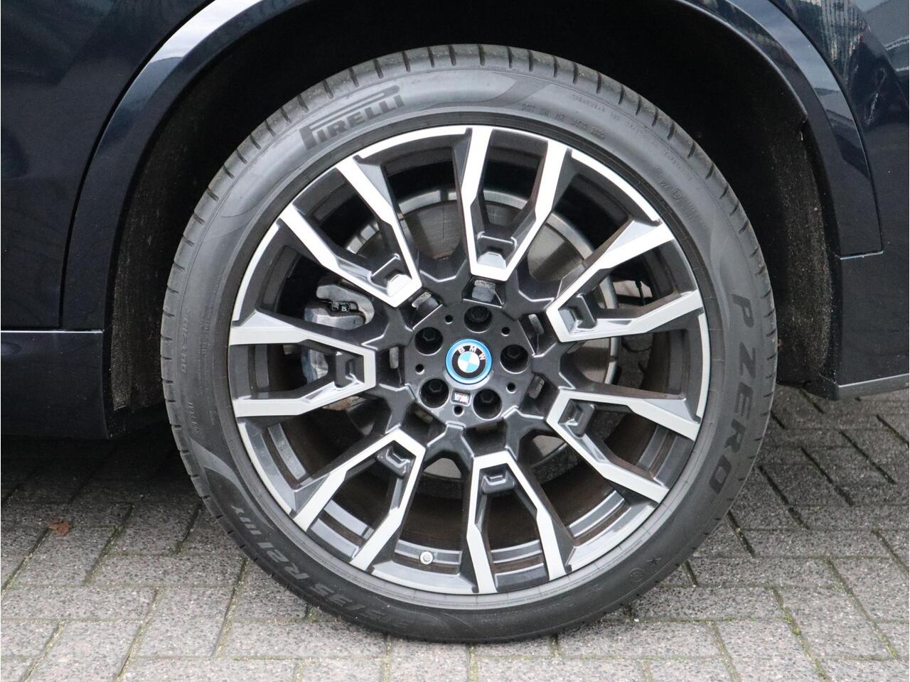 BMW X5 xDrive50e High Executive M Sport Pakket Automaat / Live Cockpit Plus / Panoramadak / Trekhaak / Luchtvering / Harman Kardon / Comfortstoelen / Warmtecomfortpakket / Sfeerverlichting / Active Protection / Shadow Line / 21 Inch