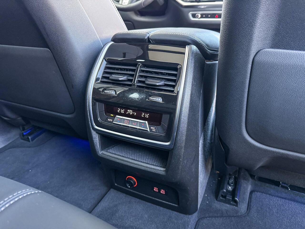 BMW X5 xDrive50e M-Sport Glazen Schuifdak / Massage / Stoelventilatie / Soft Close / Harman Kardon / Head-Up / 22 Inch / Trekhaak wegklapbaar