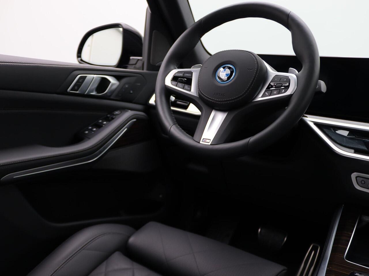 BMW X5 xDrive50e M Sportpakket Pro | Travel Pack | Innovation Pack | Integral Active Steering | Panoramadak | Comfortstoelen | Driving Assistant Professional | Harman Kardon | 21''