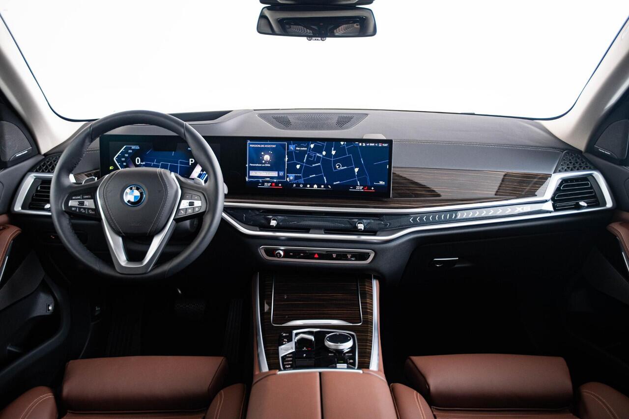 BMW X5 xDrive50e Trekhaak - Panoramadak - Parking/Driving Assistant - Active Protection - Soft Close - Ambiance verlichting - Comfort Access - Getinte/Geluiddempende Ruiten - Warmte Comfort Pack - Comfortstoelen -