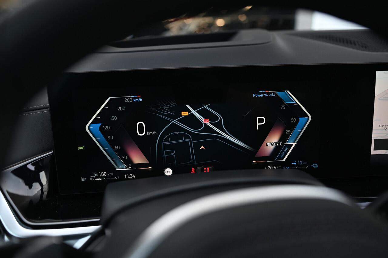 BMW X5 xDrive50e High Executive M Sport Automaat / Panoramadak / Trekhaak / Soft-Close / Massagefunctie / Parking Assistant Professional / Comfort Access / Stoelventilatie / Adaptieve LED / 22"LM-velgen