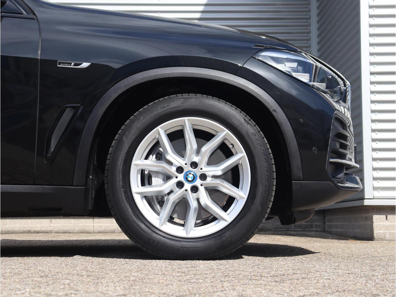 BMW X5 xDrive45e | High Executive | Driving Assistant | Panodak | Adaptive Cruise Control | Head-Up | Trekhaak | 19'' LMV