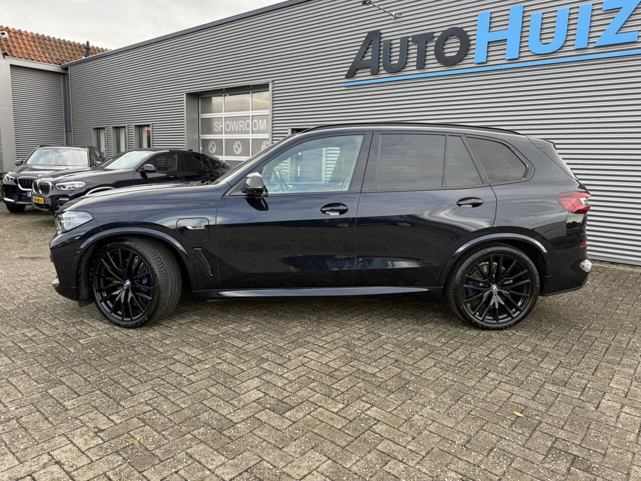 BMW X5 xDrive45e High Executive M-Sport Panoramadak Head-Up Display 22 Inch Laser Licht Trekhaak 4WD Besturing Buitenspiegels M Carbon Keyless Entry