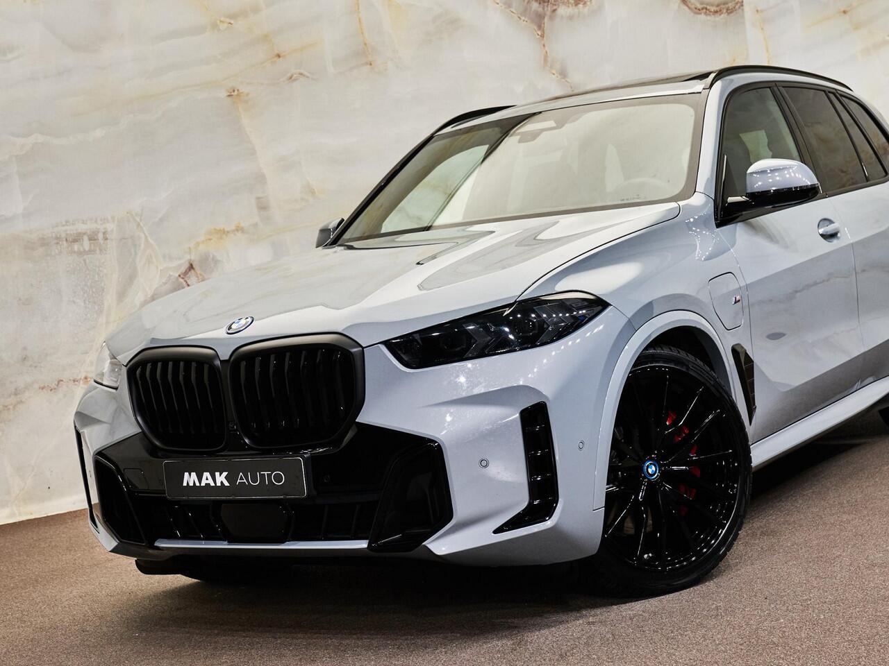 BMW X5 xDrive50e M Sport Pro, M stoelen, 4-wielbest., B&W, massage, CraftedClarity, pano, Merino, memory, 22", HUD, tr.haak, privacy