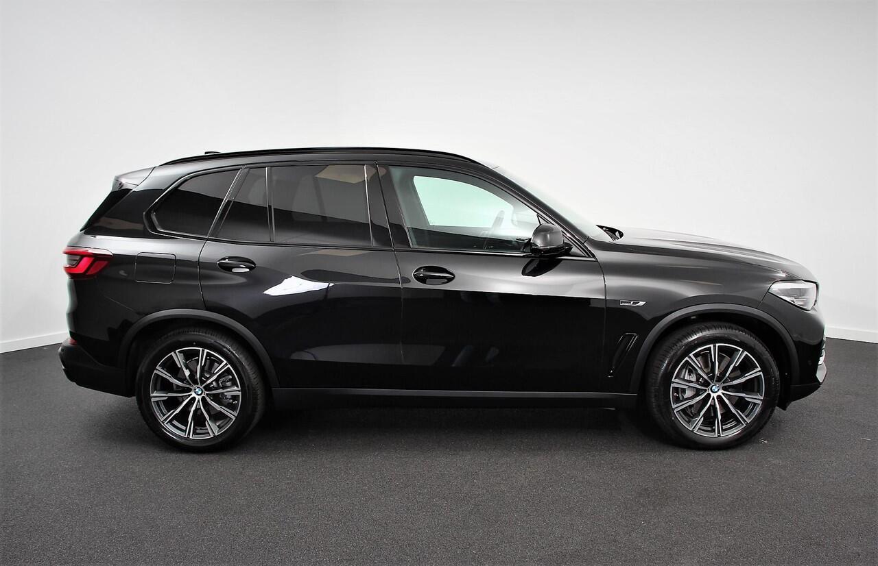 BMW X5 xDrive45e Hybrid 394pk Executive Shadow line | Leder | Schuif-Panorama dak | Navigatie | Trekhaak | Camera 360 | 20" Lichtmetalen velgen | Climate Control