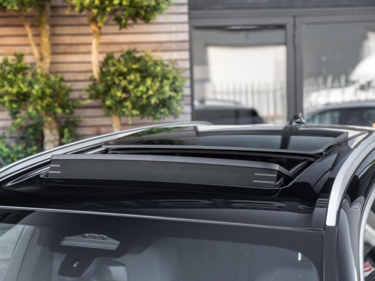 BMW X5 xDrive45e High Executive / M-Pakket / Panoramdak / 22" LMV / Laserlight / Wegklapbare Trekhaak / Luchtvering