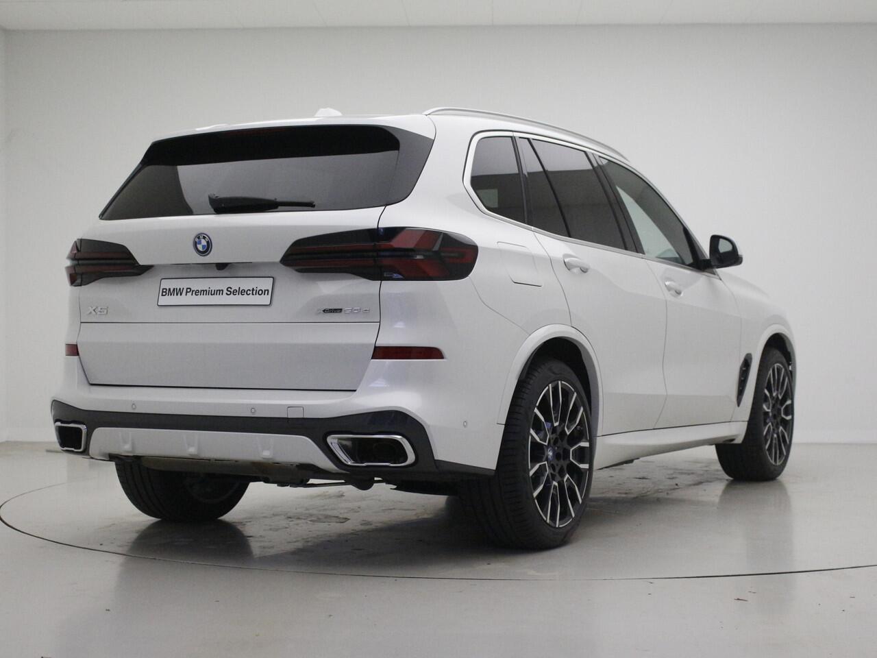 BMW X5 xDrive50e M-Sport | Panorama | 21" | Soft Close | Trekhaak | Comfortzetels met Ventilatie | Harman Kardon | Luchtvering v+a