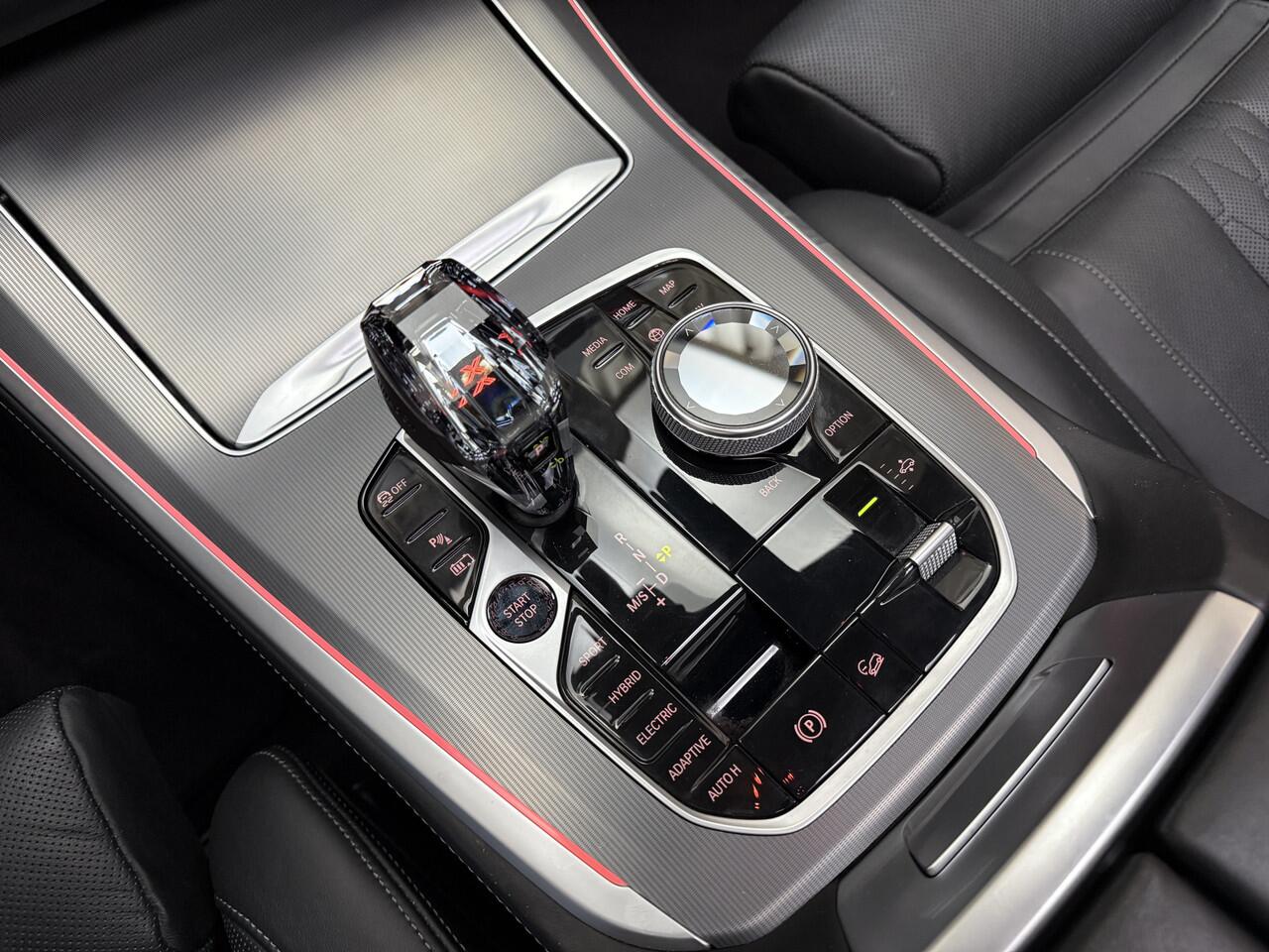 BMW X5 xDrive45e 395PK *M-Sport* Panodak / 1e Eigenaar / Soft Close / HUD / Massage Seats / Swarovski /Stoelkoeling / Stuurverwarming / Swarovski / Apple Carplay / Ambiance Lighting