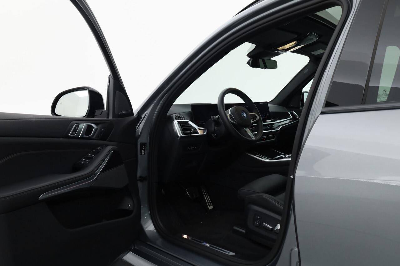 BMW X5 xDrive50e M Sport Pro | Iconic Glow | | Pano | Soft Close | HUD | Luchtvering | Harman Kardon | Elek. Trekhaak |