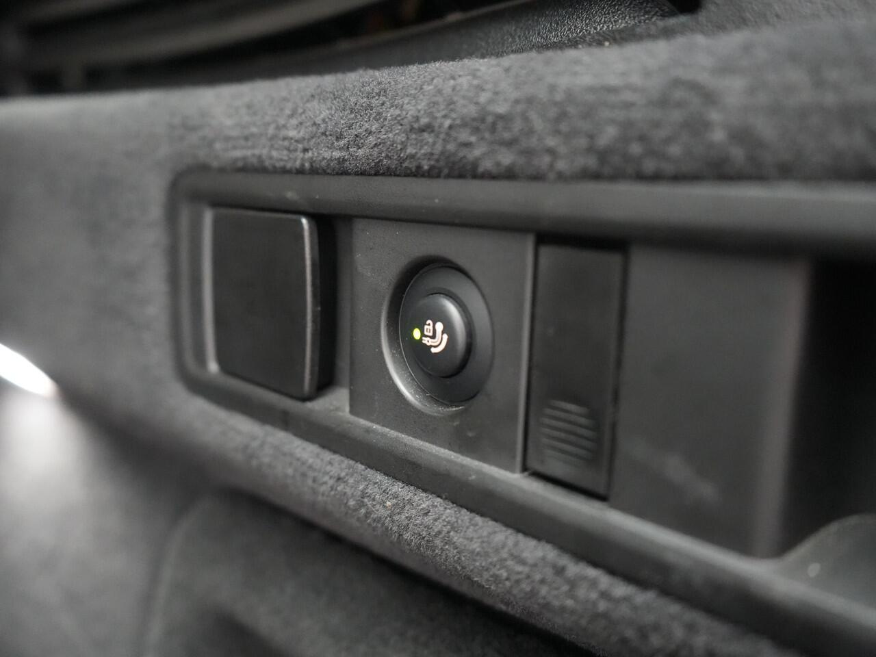 BMW X5 xDrive45e M Sport Plug In Hybrid 395pk Dealer O.H. PHEV | Trekhaak Af Fabriek | Panodak | Soft Close | Luchtvering | 360 Camera | Adaptive Cruise | Harman & Kardon | Lederen Comfortstoelen Memory & Verwarmd | Blis | M Sportstuur Verwarmd |