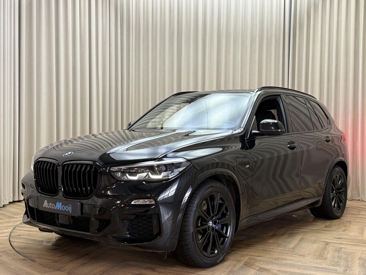 BMW X5 xDrive45e 395PK *M-Sport* BLACK EDITION / Harman Kardon / HUD / Memory / Keyless / Adaptive Cruise / Stuurverwarming / Camera / Elek. Trekhaak