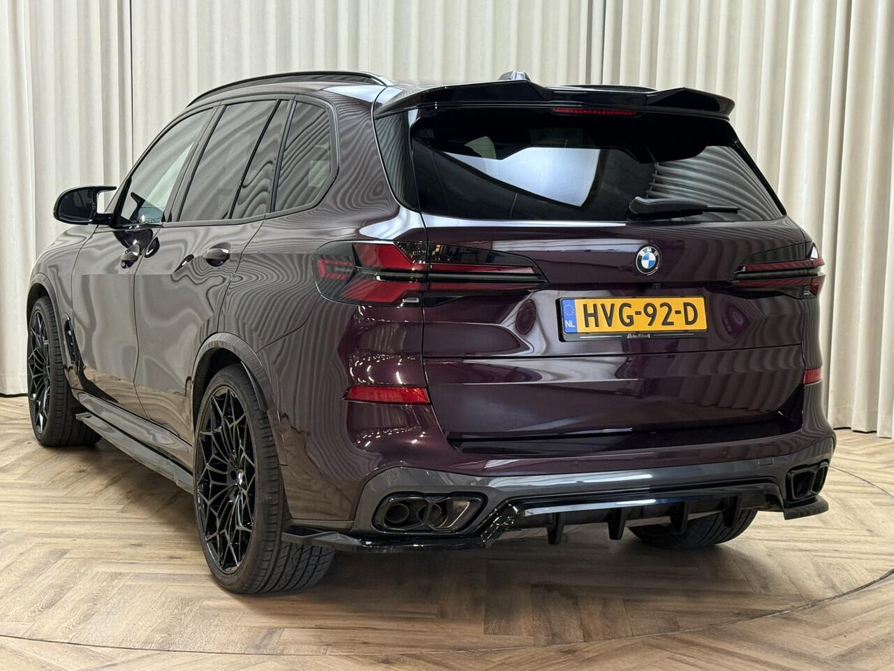 BMW X5 M60i xDrive 4.4 V8 TwinTurbo / 531 PK / 23" ALU / Carbon / Individual / M Sport / G05 LCI Facelift / Mora Purple / xDrive / HK Audio / Elec. Trekhaak