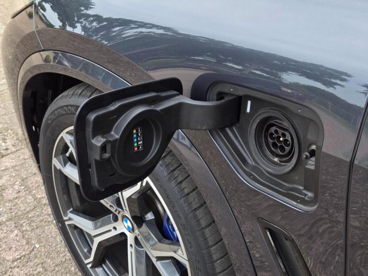 BMW X5 XDRIVE45E M SPORT | DRIVING PROFF. | PANORAMA | 360 CAMERA | SPORTSTOELEN | LASER | TREKHAAK |