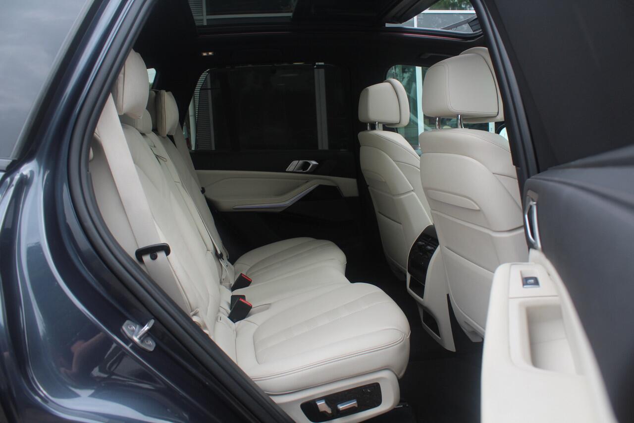 BMW X5 xDrive30d High Exe. 7p. M Sport / Trekhaak / Panoramadak / Camera / Head-up / Softclose / 20'' / Harman Kardon / Luchtvering / Laser LED / Keyless / Leder / Apple CarPlay / Stuurverwarming / DAB / ACC / Zonnescherm zijruite