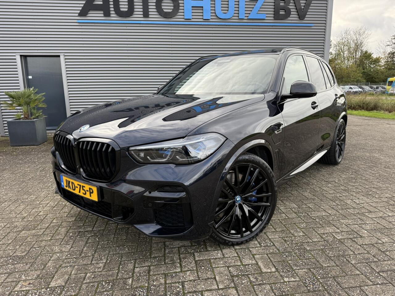 BMW X5 xDrive45e High Executive M-Sport Panoramadak Head-Up Display 22 Inch Laser Licht Trekhaak 4WD Besturing Buitenspiegels M Carbon Keyless Entry