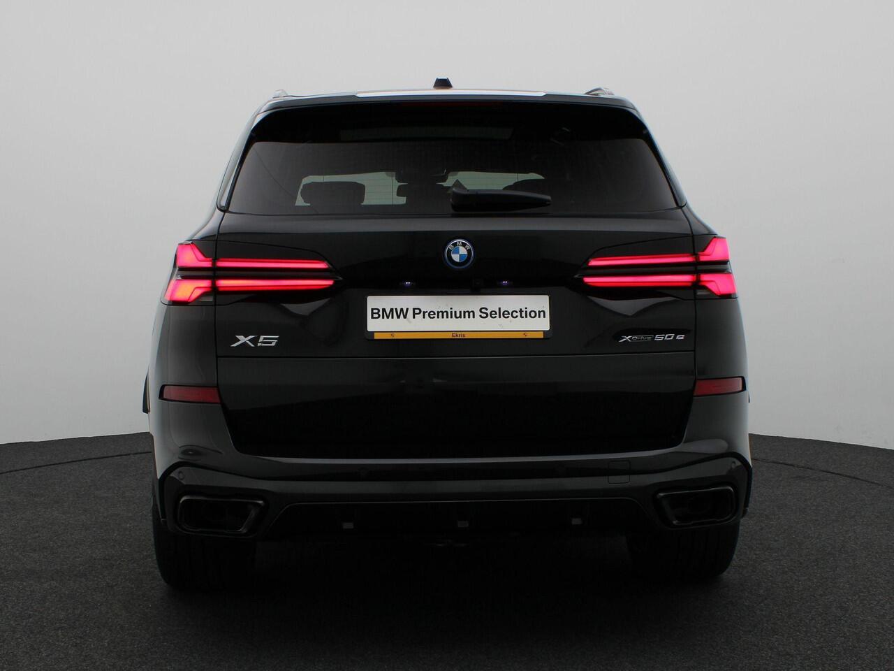 BMW X5 xDrive50e M Sportpakket Pro | Travel Pack | Innovation Pack | Integral Active Steering | Panoramadak | Comfortstoelen | Driving Assistant Professional | Harman Kardon | 21''